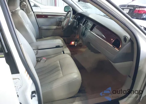 2004 Lincoln Town Car Signature from USA, damaged, VIN 1LNHM81W54Y659610